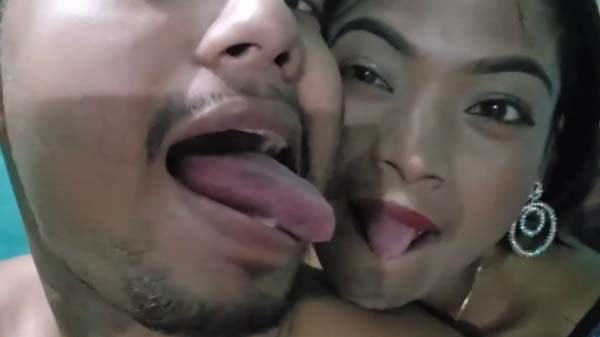 Sexy desi ladhki boyfriend ke sath chudai video mms leaked clip