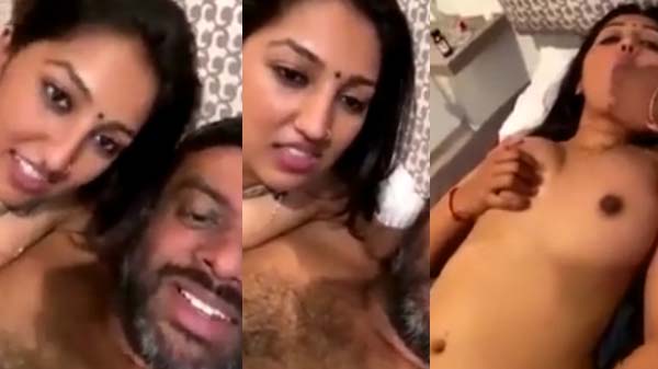 Sexy bhabhi paise ke liye boss ke sath sex kar rahi hai