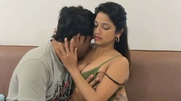 Hot indian couple chumma chati karte karte xxx chudai
