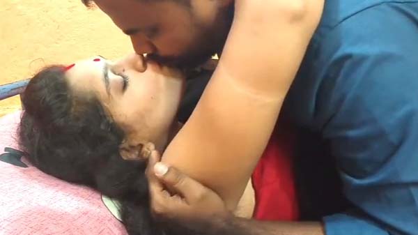Khubsurat Biwi apne husband ke sath sex and romance