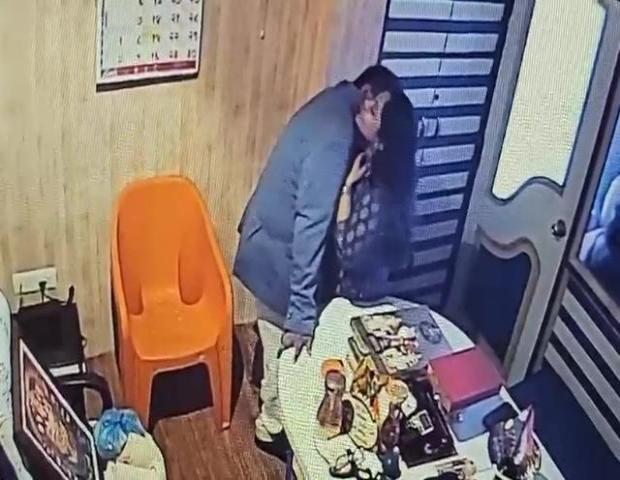 Marathi Bhabhi Astrologer Ke Sath Office Room Me Sex