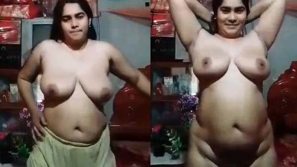 Desi big boobs bhabhi recording her sexy naked video in front of camera