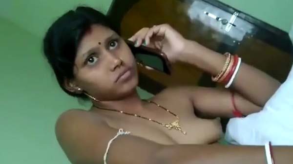 Cute desi girl handjob de raha hai BF ke mote lund ko