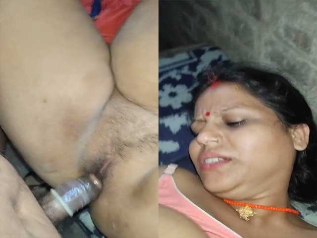 Paiso ke liye bhabhi ne lund ko gaand me liya